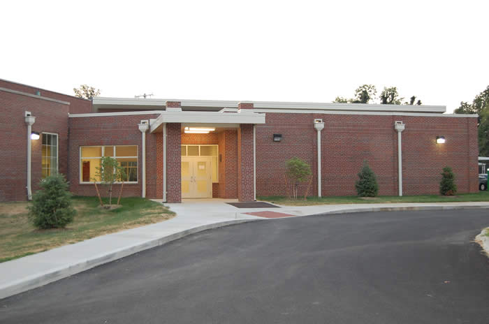 Frasyer Elementary School-Exterior entrance and student drop-off